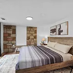 Modern And Accessible 5 Bedroom Home In Cranberry, Pittsburg With Game Room