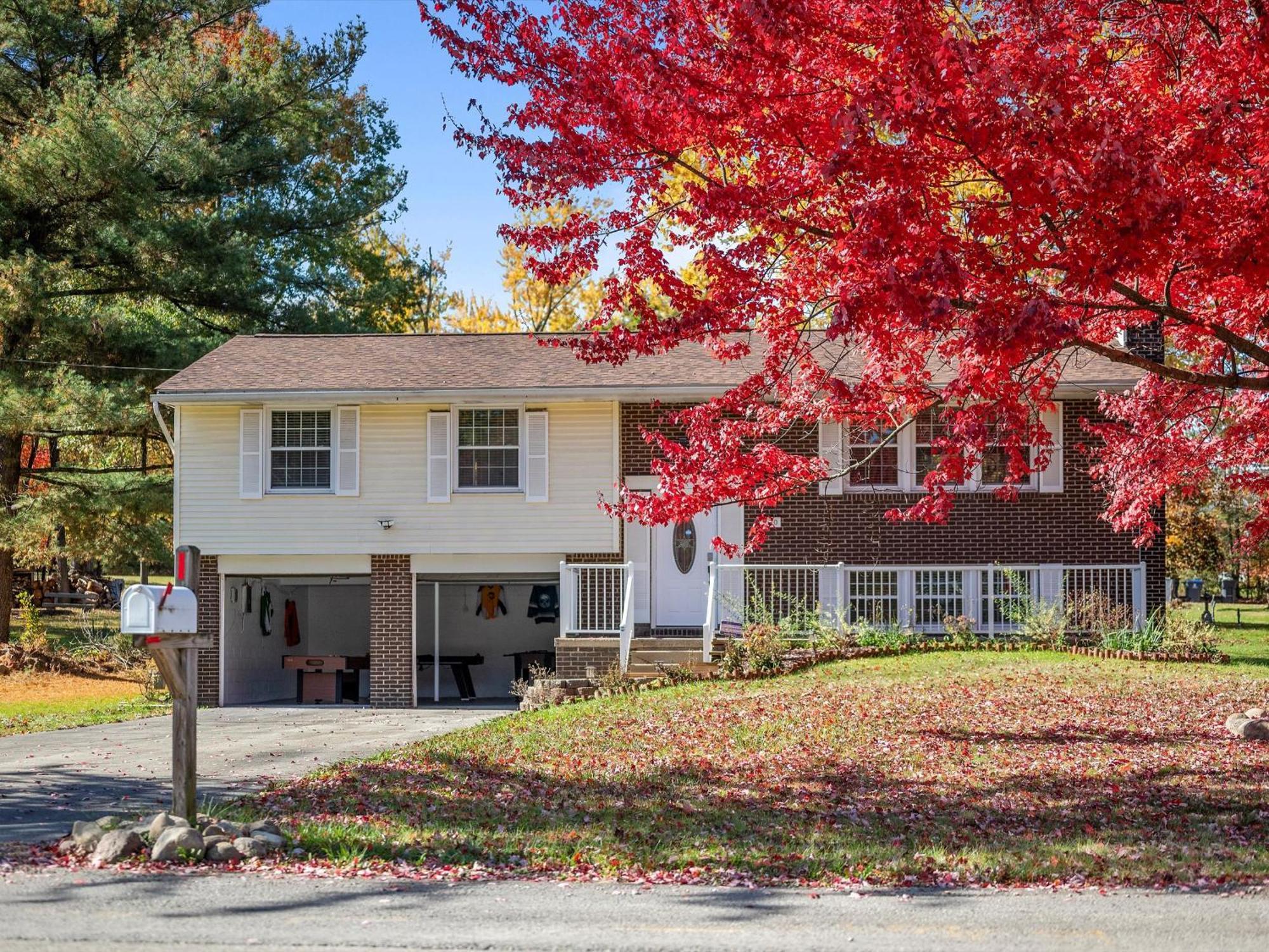 Modern And Accessible 5 Bedroom In Cranberry, Pittsburg With Game