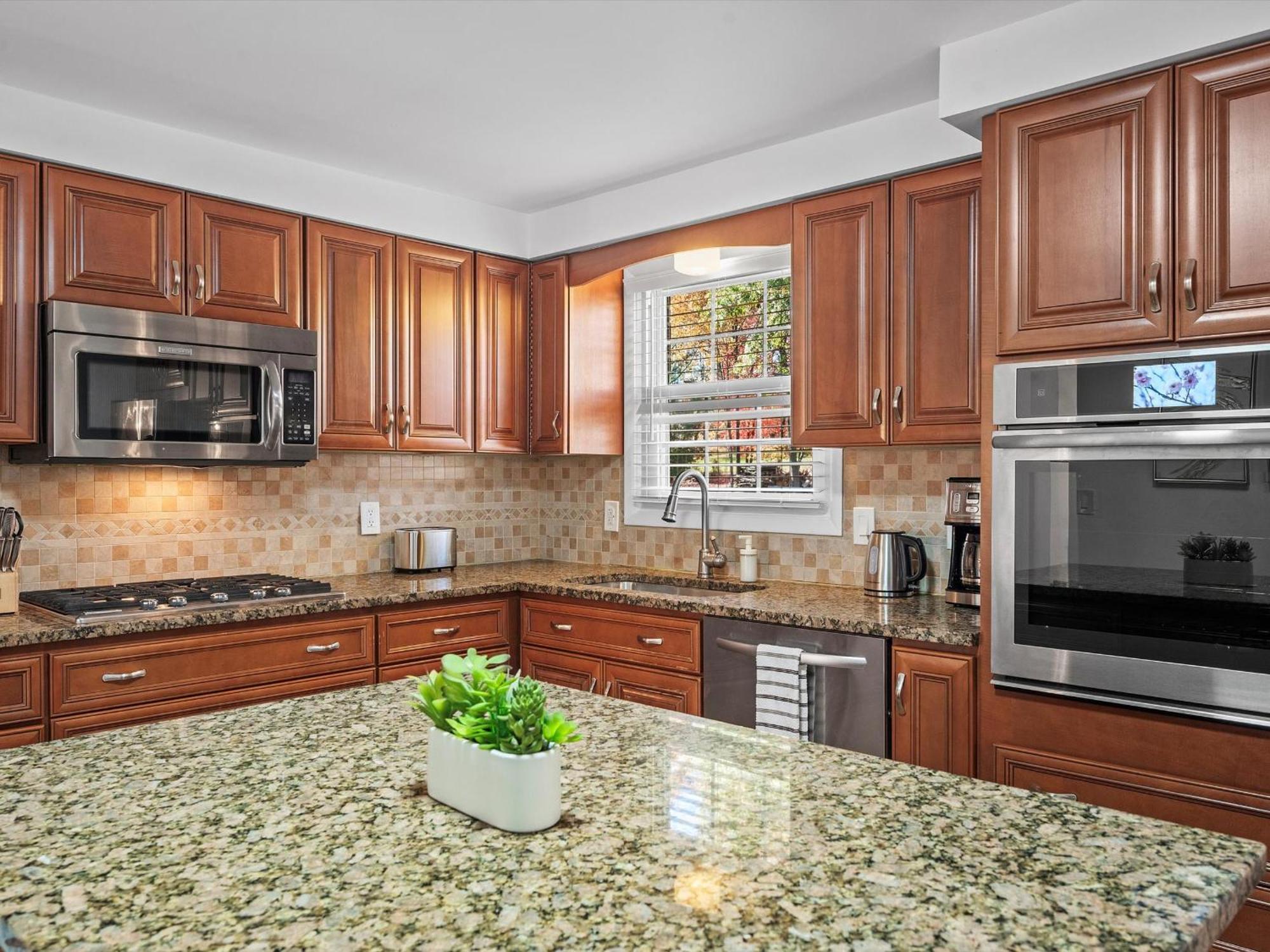 Modern And Accessible 5 Bedroom In Cranberry, Pittsburg With Game