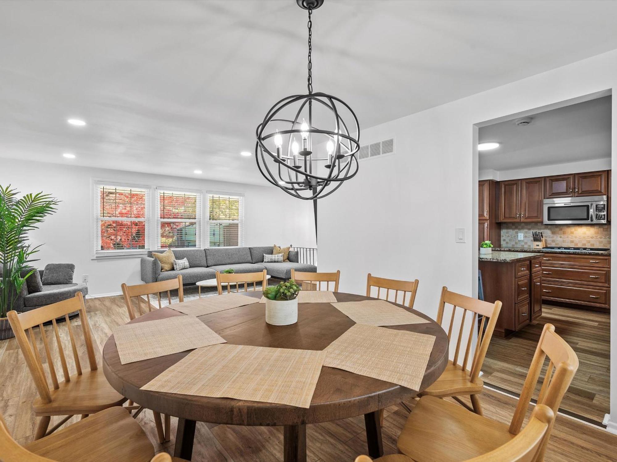 Modern And Accessible 5 Bedroom In Cranberry, Pittsburg With Game